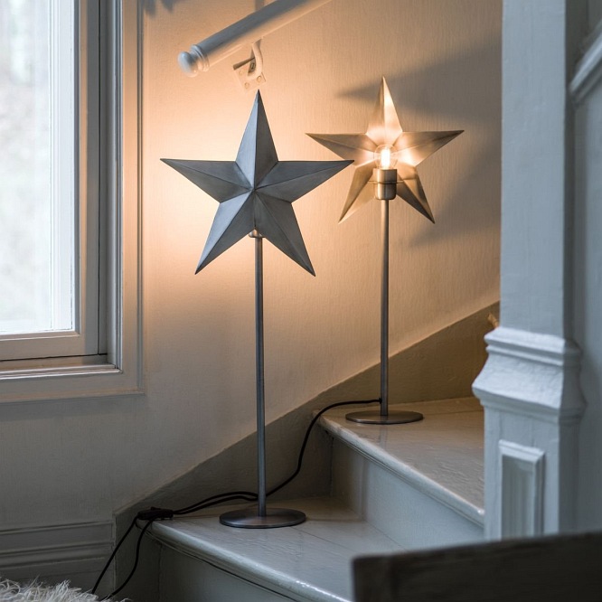 Świąteczna lampa gwiazda metalowa Nordic srebrna aranżacja
